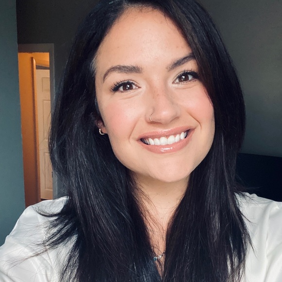 Meet your Posher, Gabrielle - Picture 2 of 2